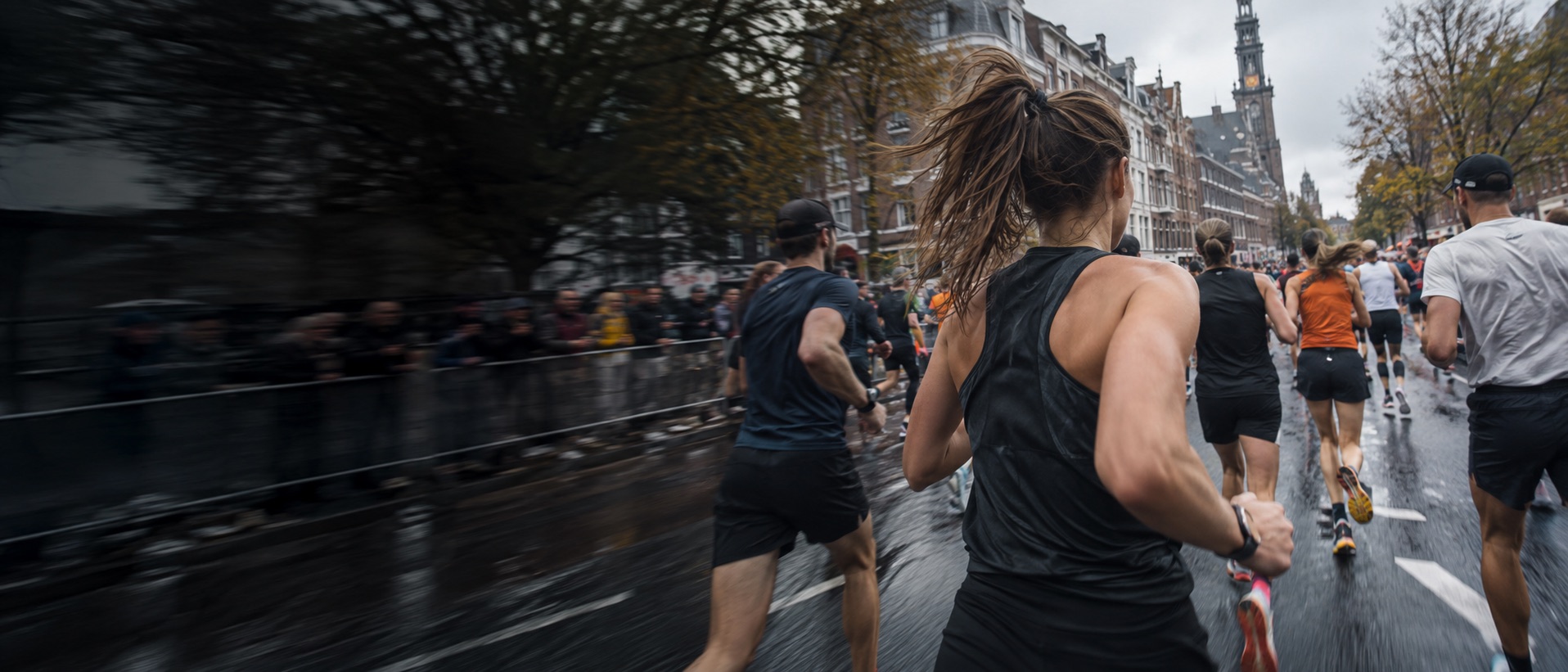Hardlopers midden in een stadsrace